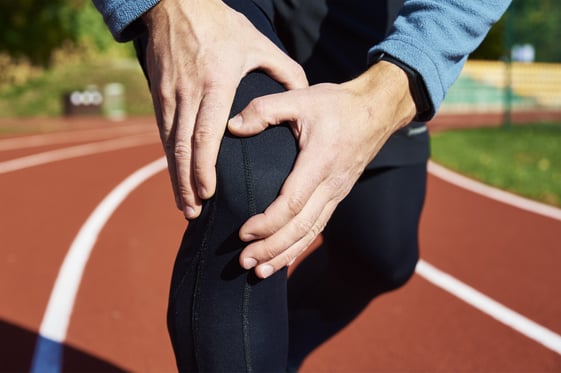 man-have-a-problem-with-knee-while-running-2023-11-27-05-21-44-utc